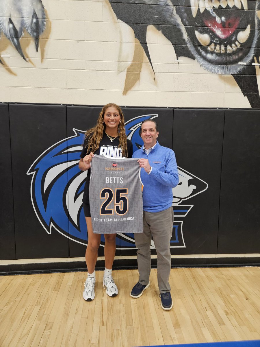 Naismith Awards (@naismithtrophy) on Twitter photo ๐๐๐๐๐๐๐๐ ๐
Today we were honored to present Sienna Betts with her <a href="/jerseymikes/">Jersey Mike's Subs</a> Naismith Girlsโ High School First Team All-America jersey ๐
#JerseyMikesNaismith2025 ๐๐๐๐๐๐๐๐ ๐
Today we were honored to present Sienna Betts with her <a href="/jerseymikes/">Jersey Mike's Subs</a> Naismith Girlsโ High School First Team All-America jersey ๐
#JerseyMikesNaismith2025