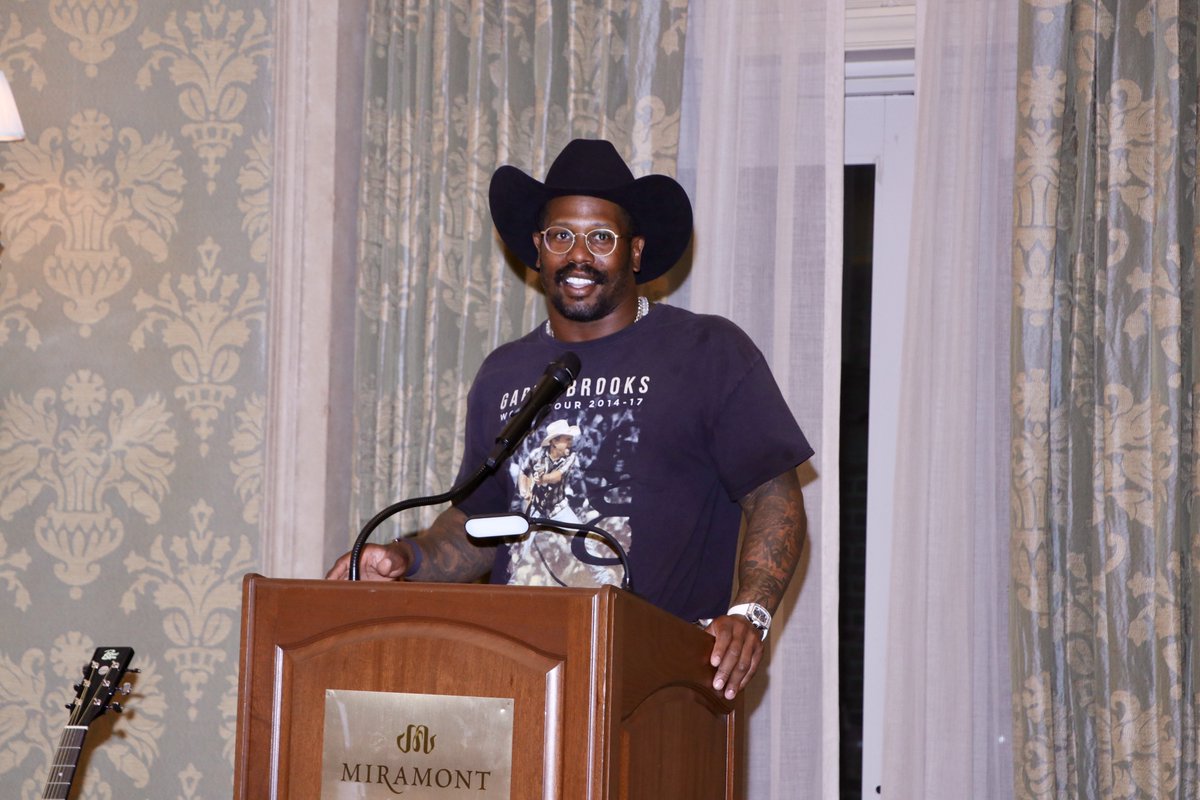 When the #Aggie family shows up, they show out. Von’s 6th Annual #GigemGala was packed with heart, laughter, and legendary Aggies—raising crucial funds to provide free eye exams and glasses to students in need. Thank you for being part of the vision! <a href="/VonMiller/">Von Miller</a> #VonsVision