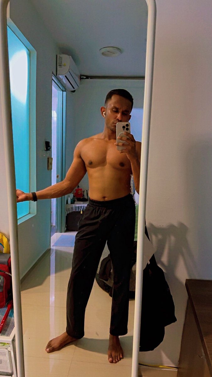 veiledcaramel's tweet photo. Mirror check: Still got it, even after the hustle hiatus 🙌🏽

#bodycheck https://t.co/4armuE3tqD
