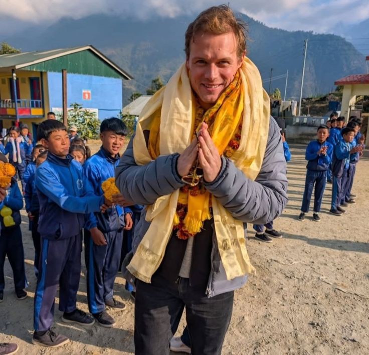 peekaboo_jen's tweet image. "I'd like to be remembered as someone who made a difference and left the world a better place... and was a reasonably good actor."
Sam Heughan.

This quote of Sam's has always resonated with me for a variety of reasons.
I love that despite his obvious passion for acting, it…