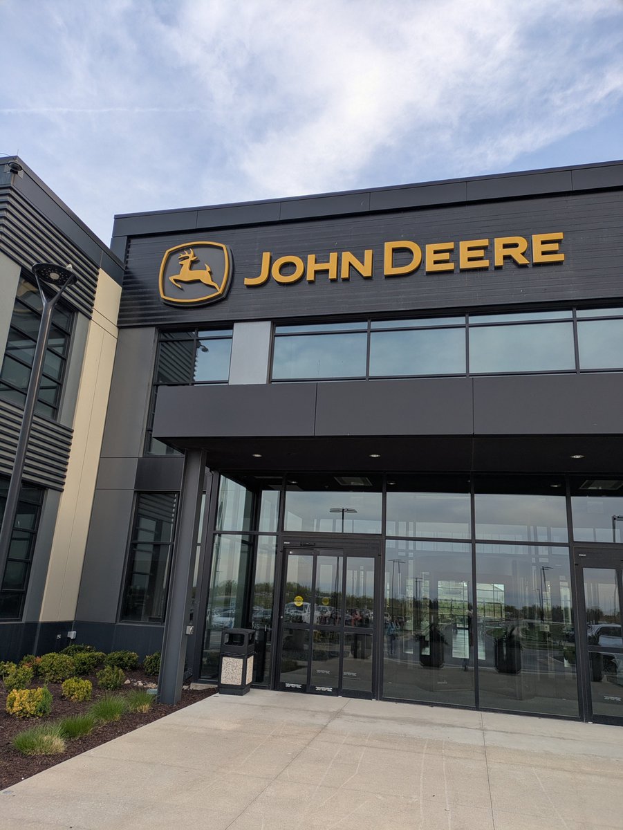 ArrayLabs's tweet image. Excited to be on-site with @JohnDeere in Iowa this week as part of their 2025 Startup Collaborator program
Looking forward to seeing where the Collaborator and this partnership takes us - both this year and beyond
Most importantly we have some key 'market research' to conduct…