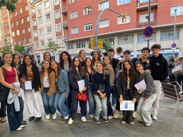 CIC_BTX's tweet photo. Molt contents de les tres jornades de la prova externa de Batxibac!
Ara a acabar el batxillerat. #Batxibac https://t.co/kwrpt1zkFA