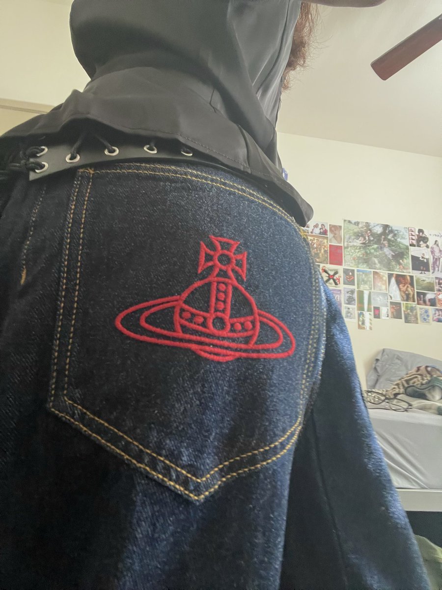 beomzzen's tweet photo. average tyongf… spending all my money on clothes :D https://t.co/YFesPVBh36