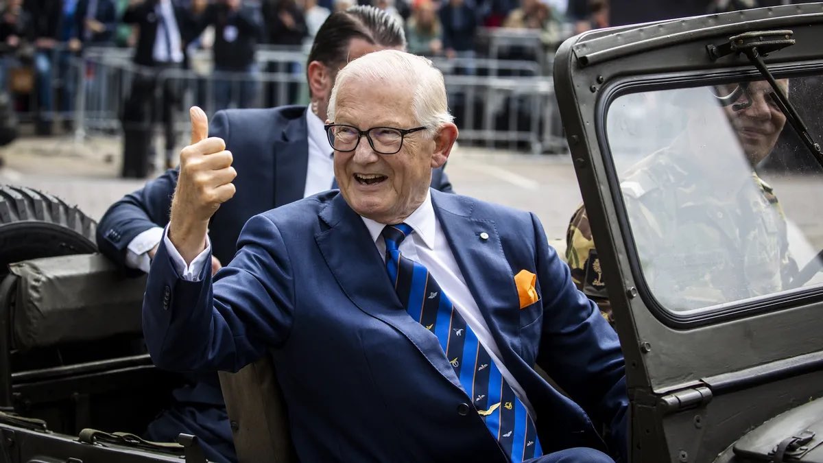 Dierbare Volgers,
Heel veel dank voor uw hartelijke gelukwensen! Dat heb ik oprecht in hoge mate gewaardeerd!
Het gaat U allen goed!!