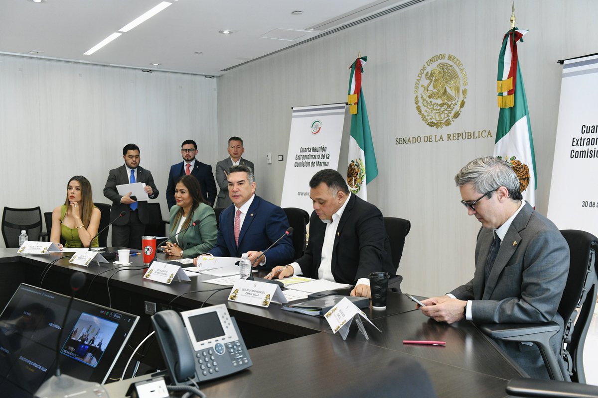 Hoy sesionamos en la Cuarta Reunión Extraordinaria de la Comisión de Marina del <a href="/senadomexicano/">Senado de México</a>.  Estamos dando seguimiento a temas clave para fortalecer el sector marítimo nacional.

¡Aquí no paramos! Seguimos trabajando con seriedad y compromiso por un México más seguro, con