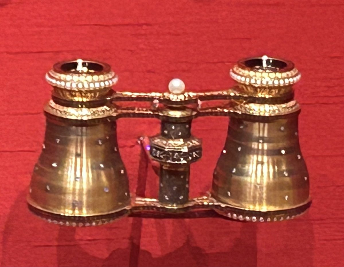 Fundraising Managers <a href="/alva_uk/">ALVA</a> <a href="/RCT/">Royal Collection Trust</a> Great insights &amp; private view of Edwardians Exhibition, loved Tiffany Opera Glasses, coronation throne, Faberge cigarette case, John Singer Sargent portrait of Edward VIII &amp; Queen Alexandra’s watercolours. Thanks <a href="/bernarddonoghue/">Bernard Donoghue</a> &amp; team!