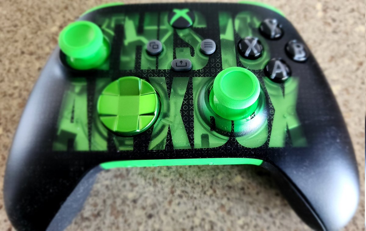 Colteastwood's tweet photo. Thanks to @Xbox for sending me "This is an Xbox" special edition controller to pair with my LG C3 for cloud gaming! #gift #xbox https://t.co/blOvQ3MHXS