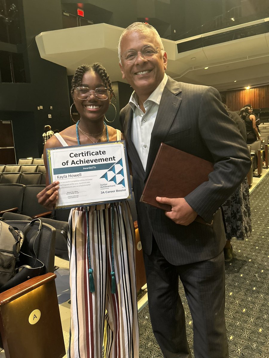 cstevenson7's tweet image. Thank you @JASouthFlorida .. a pleasure speaking to this year’s graduates of the career bound program.. bright futures indeed (watch out for Kayla. She’ll be taking my job one day!)
