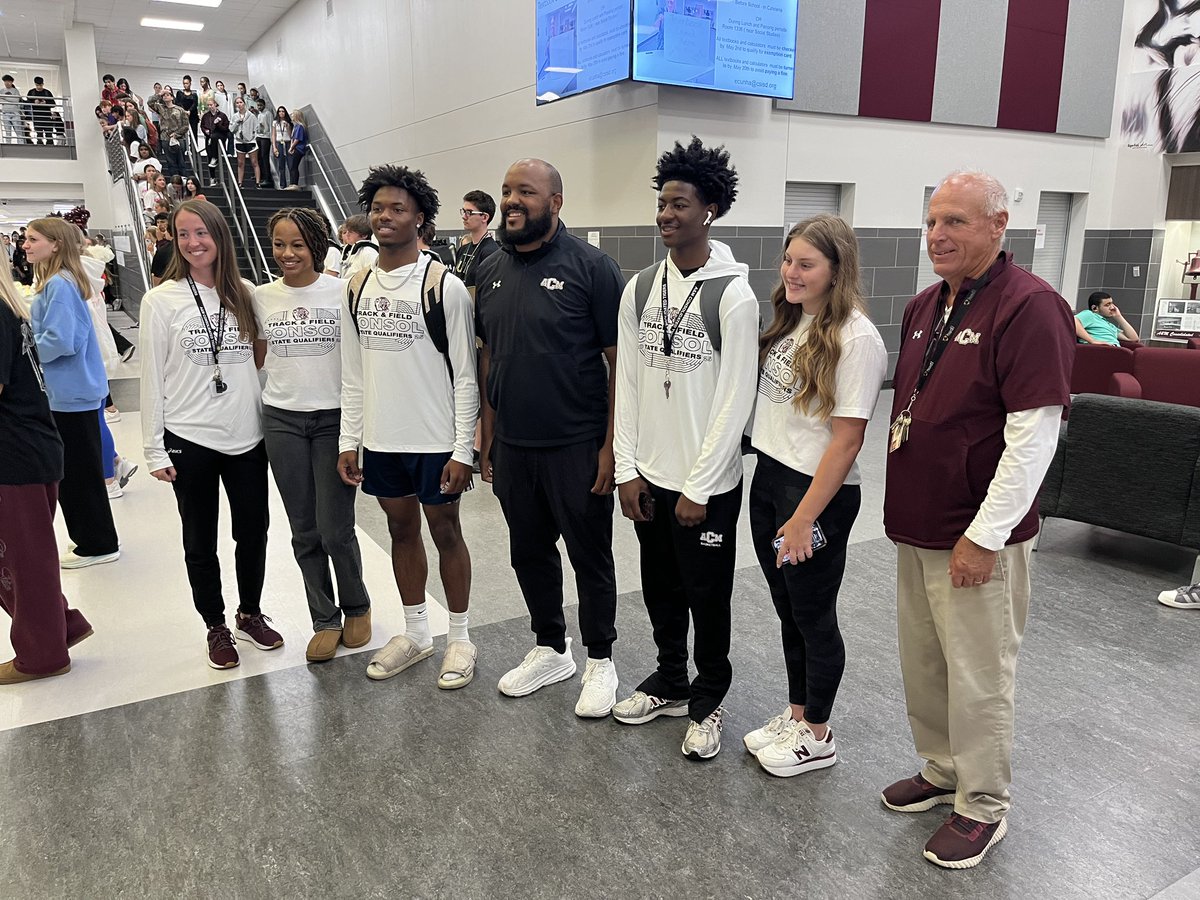 AMCTrackField's tweet image. We’ve put in the work. Now it’s time to go show out at STATE 🏆 Shout out to @ConsolHS for the send off! We’re proud to be TIGERS 🐅