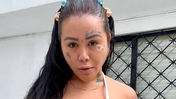 lajose's tweet photo. Madurar es entender que si eres bonita no deberías tener amigas feas porque te van a envidiar hasta por existir sin razón aparente. #LaCasaDeLosFamososCol2 https://t.co/QeuFzkKIiT
