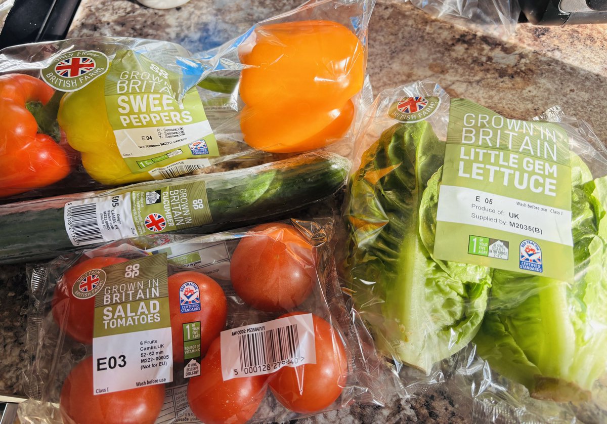 AnnaLongthorp's tweet photo. Winner winner @coopuk
💯 British salad 🥗 for tea! 😋
Lovely clear labelling 🇬🇧making it easy to #BiteintoBritish #BackBritishFarming #NoFarmersNoFood https://t.co/SnExqxSOEj