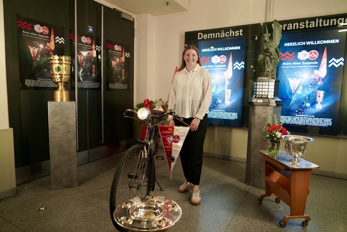 Egal ob aktive oder ehemalige - alle sind sie Teil und prägen sie die „Aura einer Legende!“ 😍

Ab Sonntag im Stadion und im Fanshop, ab Montag im #Cinecitta! 

#fcn | #FCN125