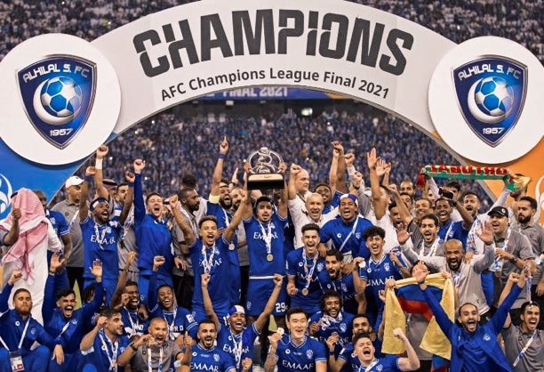 سيبقى السحر أزرقُ في بياضِ
ويبقى المجد ما بقي الهلالُ ..💙☝️