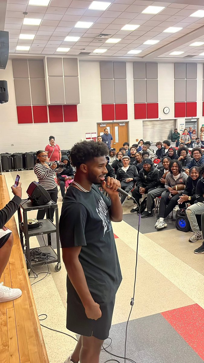 Shedeur Sanders went to speak to the kid at Cleveland Public - John Marshall High School today…
