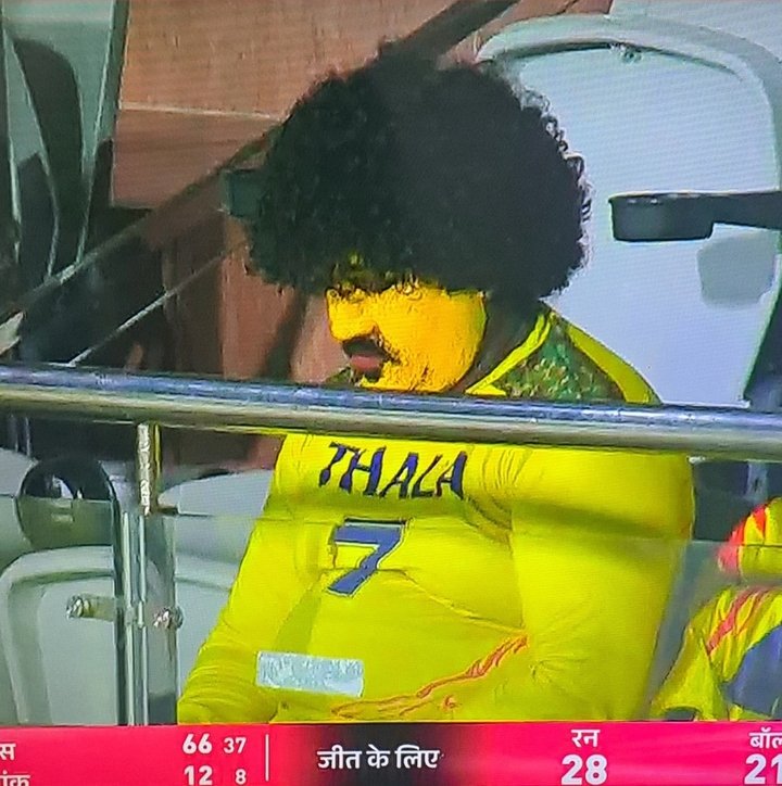 Safix_18's tweet photo. @CricSuperFan Umbuda umbuda moochi mutta oombuda 🤡💛
#IPL2025 #CSKvsPBKS #csgay https://t.co/TySzEFiG0P