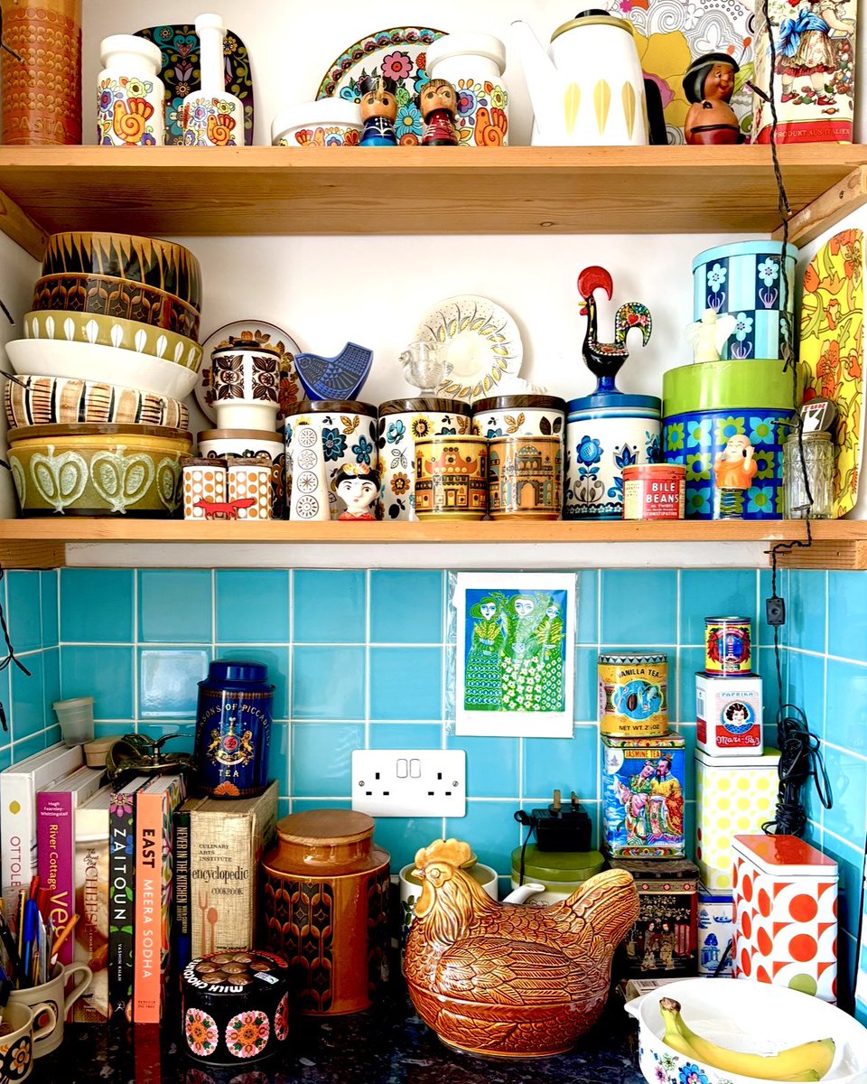 NowThenSunshine's tweet image. Had the pleasure of visiting my friend Carole (of Maggie Magoo Designs) today and HOW AMAZING is her kitchen? This is but a fraction of her vintage homeware collection and I want it all! 

Day 120/365 #photoaday