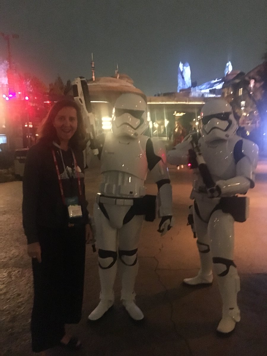 PADZZLE's tweet photo. May the 4th be with you! ✨
Always present and sending good energy to all.
Throwback to 2019, when this picture was taken during a private event for #IPW attendees just two days after the conference opened.  👇
#MayThe4thBeWithYou #StarWars #PrincessLeia #IPW https://t.co/2Tb9wKdSCC