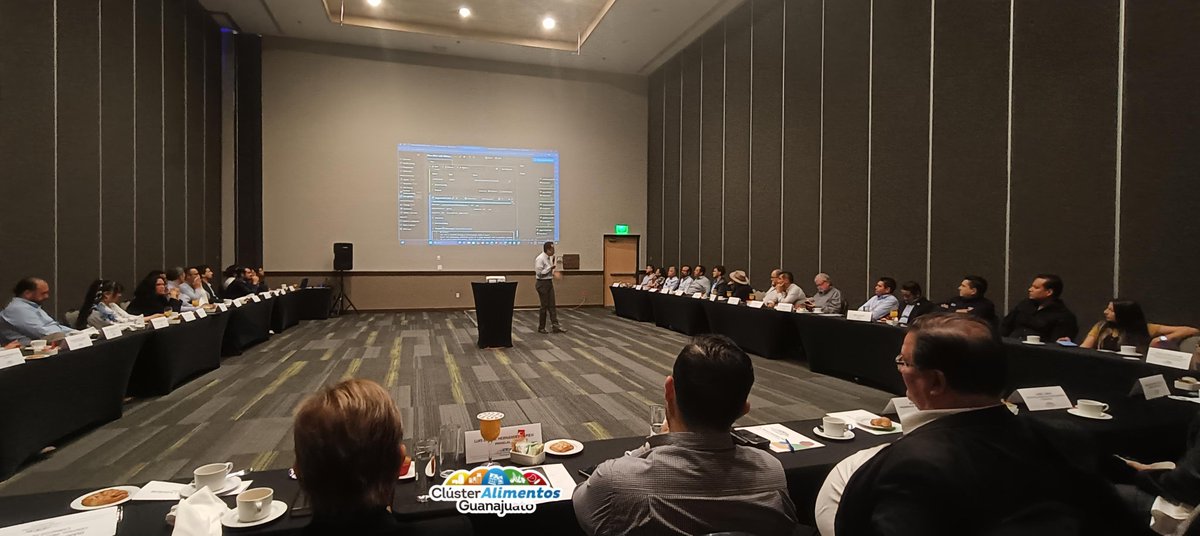 CALIMENTOSGTO's tweet photo. "2da sesión de asamblea del Clúster Alimentos de Guanajuato con la @economiagente Impulsando innovación y competitividad en la industria alimentaria. #ClústerAlimentosGto #Asamblea" https://t.co/8Ukf48z1U1