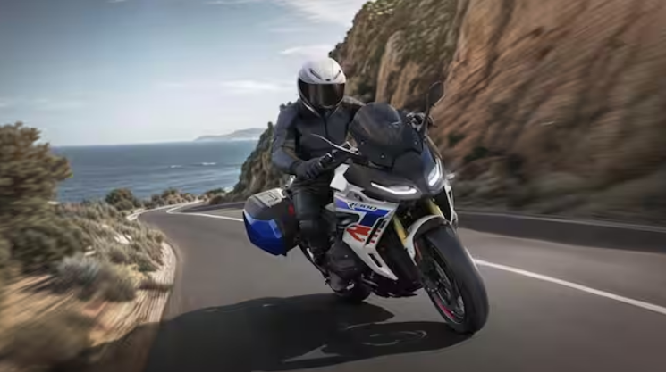 TimesGenz's tweet photo. URGENT💡: BMW Motorrad has unveiled its new generation sports tourer R 1300 RS. This model is a faired version of the R 1300 R. The new BMW R 1300 RS will offer even more sporty riding than the previous model R 1250 RS.
#automobile #ipl2025 https://t.co/fXosHUizeF
