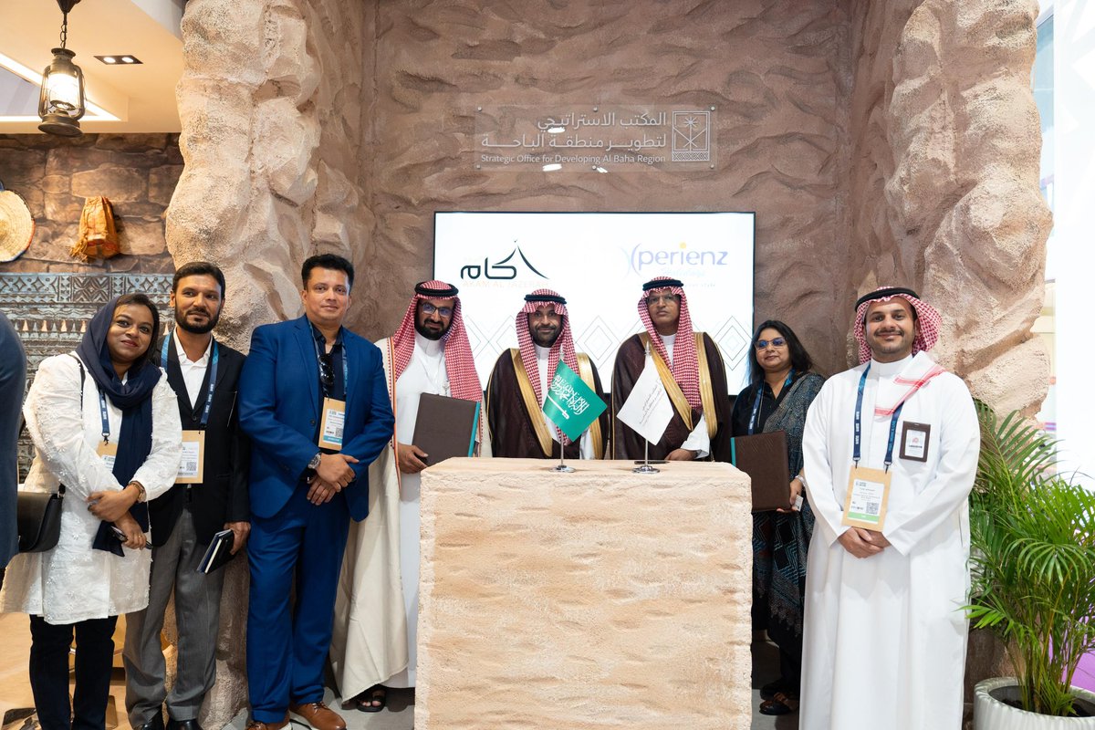 AkamAljazerah's tweet photo. بدعم و رعاية من المكتب الإستراتيجي لتطوير منطقة الباحة @BSO_Albaha 
تشرفنا في آكام الجزيرة للسياحة بتوقيع ٣ اتفاقيات تعاون دولية في اليوم الاول خلال مشاركتنا في #معرض_سوق_السفر_العربي 
2025، وذلك ضمن الجهود المستمرة التي تحضى بها منطقة الباحة من قبل حكومتنا الرشيدة الرامية لتعزيز السياحة