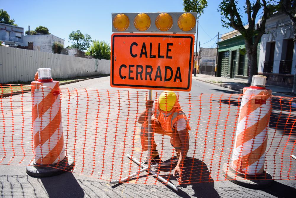 🔛 Avanzan obras de rehabilitación de Red Arteaga.

🚧Cortes de tránsito:
🔸Santa Fe y Alberto Artagaveytia (hasta el 2/5)
🔸Lauro Muller entre Blanes y Pablo de María (hasta el 9/5)
🔸Juncal entre 25 de Mayo y Cerrito (hasta el 5/5)

Más info: bit.ly/Red_Arteaga
