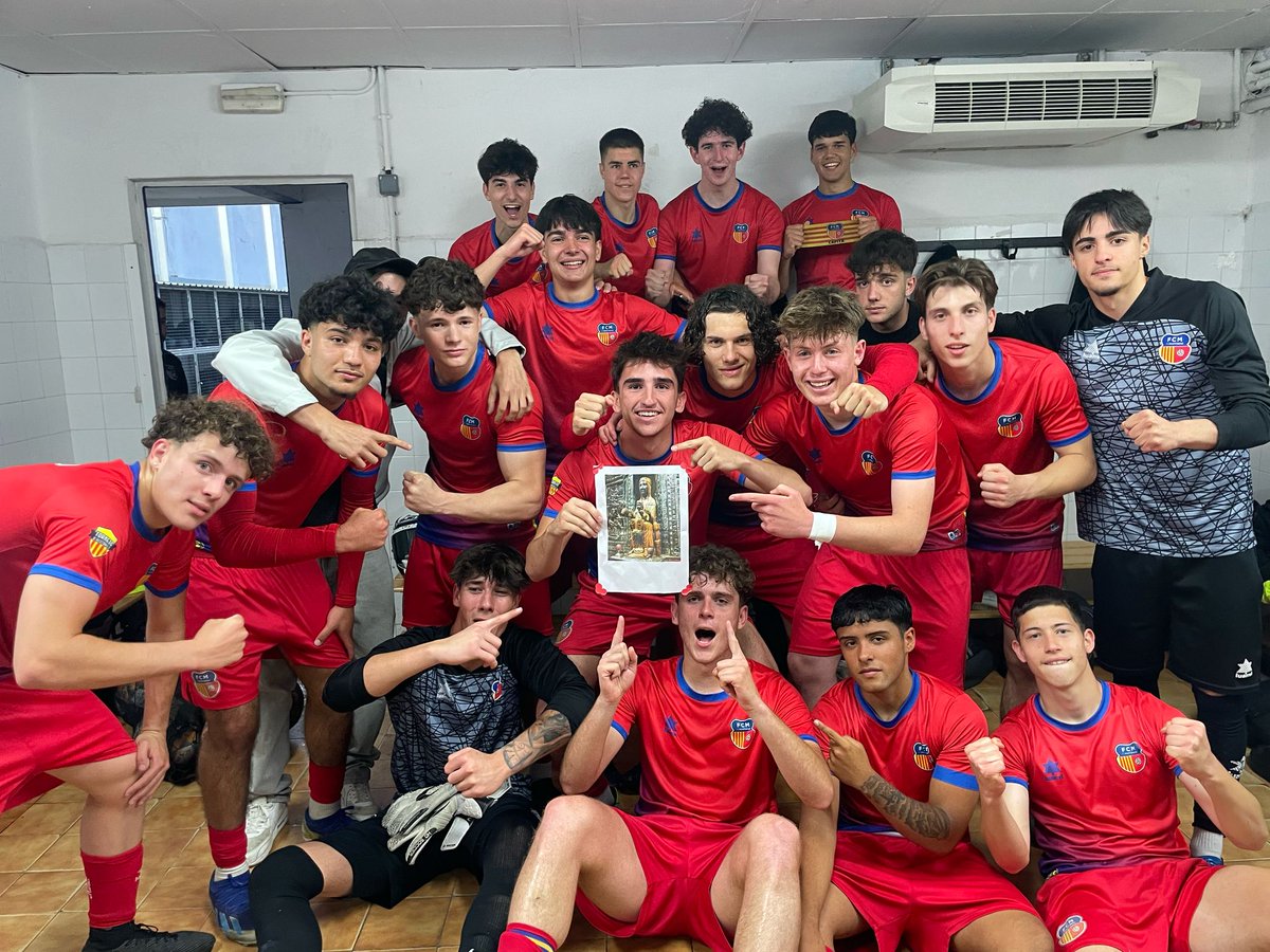 martinenc's tweet image. ⏱️ FINAL!

⚔️ @ecgranollers 1-2 Juvenil A Masculí
⚽️ Roble i Picón

📝 Victòria que ens col·loca en la zona alta de la #LNJ7, en plaça ďascens a la #DHJ3, quan queden 3 jornades.

✊ Quin any, EQUIP, QUIN ANY!

#SomMartinenc #futbolcat