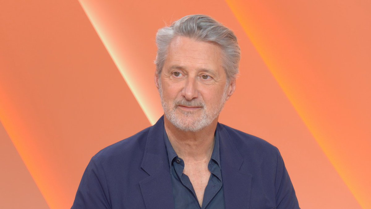 28minutes's tweet image. ✏️ Antoine de Caunes et son père : la possibilité d'une île

📖 Le lecteur est-il une espèce en voie de disparition ?

🌱 Comment le muguet est devenu la fée clochette du 1er mai

🗑️ La reine Béatrix des Pays-Bas finit à la poubelle

RDV à 20h05 @ARTEfr ➡ tinyurl.com/replay010525