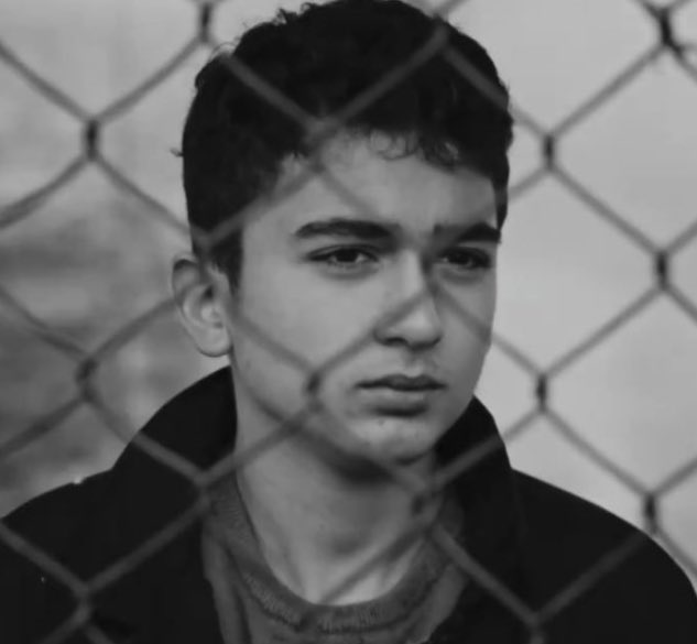 turkseriesever's tweet photo. Ömer’in sakat kalması ve bir daha yürüyememesi üzdü😭#esrefrüya https://t.co/5gwlUU0tAA