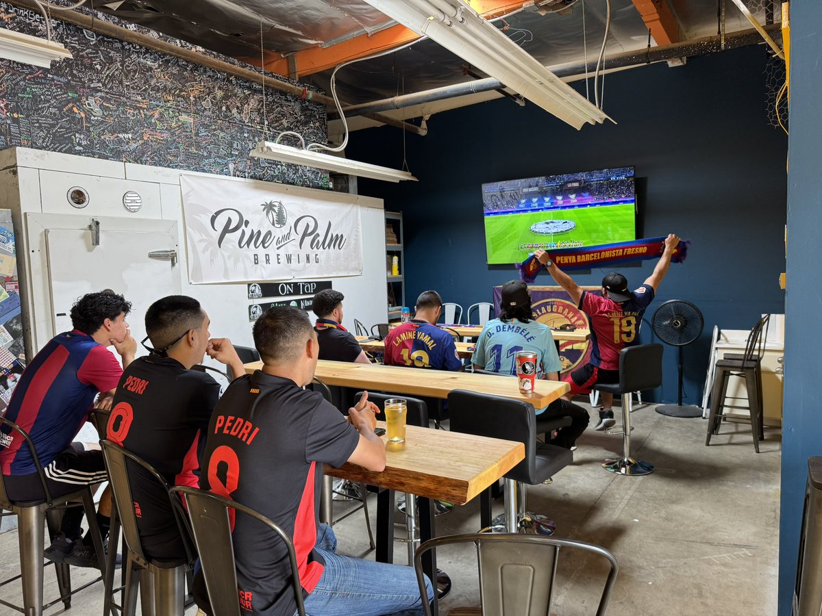 Penya Blaugrana Fresno (@fcb_fresno) on Twitter photo Saludos amigos! La Penya Blaugrana de Fresno listos para apoyar al Barça como siempre! A por la Champions League! VISCA EL BARÇA! 💙❤️
<a href="/marccrosas/">Marc Crosas</a> <a href="/Paco_Villa_/">Paco Villa</a> <a href="/cantogoles/">Daniel Nohra</a> <a href="/elchefhugord/">Hugo Ramirez (Chef)</a> <a href="/TUDNUSA/">TUDN USA</a> <a href="/VIX/">ViX</a> #FCBFresno #BarçaInter #ChampionsEnUnimas Saludos amigos! La Penya Blaugrana de Fresno listos para apoyar al Barça como siempre! A por la Champions League! VISCA EL BARÇA! 💙❤️
<a href="/marccrosas/">Marc Crosas</a> <a href="/Paco_Villa_/">Paco Villa</a> <a href="/cantogoles/">Daniel Nohra</a> <a href="/elchefhugord/">Hugo Ramirez (Chef)</a> <a href="/TUDNUSA/">TUDN USA</a> <a href="/VIX/">ViX</a> #FCBFresno #BarçaInter #ChampionsEnUnimas