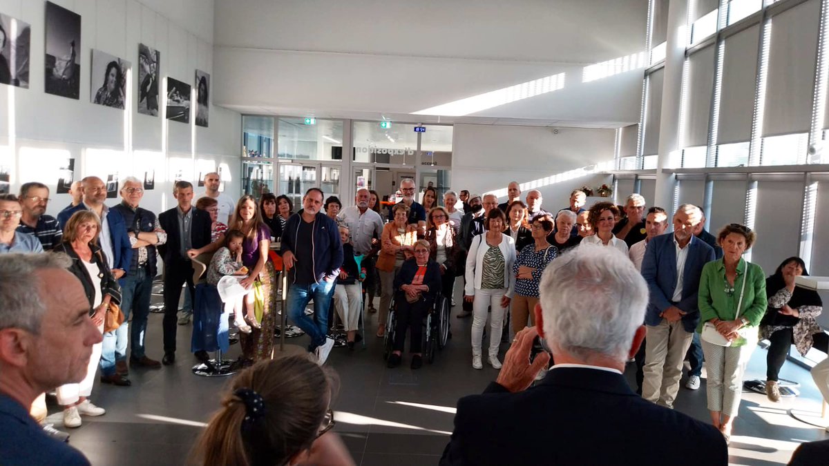 Mougins (@villedemougins) on Twitter photo Ce mercredi soir, le maire de #Mougins <a href="/RichardGaly/">Richard Galy</a> et le Premier adjoint <a href="/UlivieriC/">Christophe ULIVIERI</a>, ainsi que les élus, remettent le traditionnel brin de muguet aux associations mouginoises afin de les remercier de leur engagement et saluer le dynamisme qu’elles déploient au profit des Ce mercredi soir, le maire de #Mougins <a href="/RichardGaly/">Richard Galy</a> et le Premier adjoint <a href="/UlivieriC/">Christophe ULIVIERI</a>, ainsi que les élus, remettent le traditionnel brin de muguet aux associations mouginoises afin de les remercier de leur engagement et saluer le dynamisme qu’elles déploient au profit des