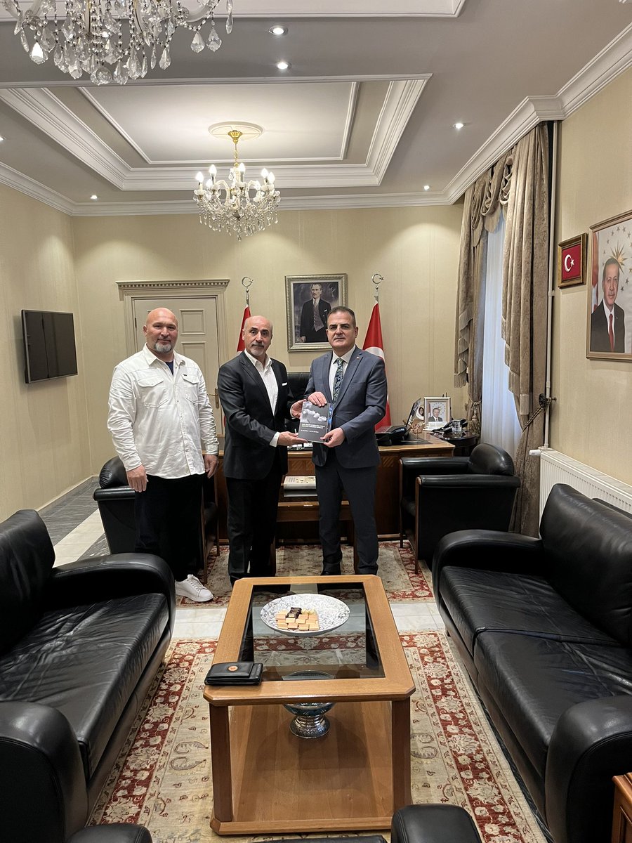 Sayın Dr. İdris Akbıyık Muğla valimizi ziyaret ettik, Avrupa ve Türkiye’mizin ekonomik alanlarında ve yabancı makro yatırım konularında verimli konuşmalar yaptık.