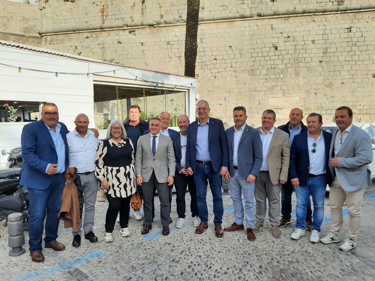 🎣 Nuestro presidente José Basilio Otero se reunió con el Comisario Europeo de Pesca, <a href="/CostasKadis/">Costas Kadis</a>.

Se trasladaron tres prioridades del sector mediterráneo:
1️⃣ Injusticia en la gestión de la gamba roja
2️⃣ Simplificación normativa
3️⃣ Flexibilidad para el atún rojo en artesanales