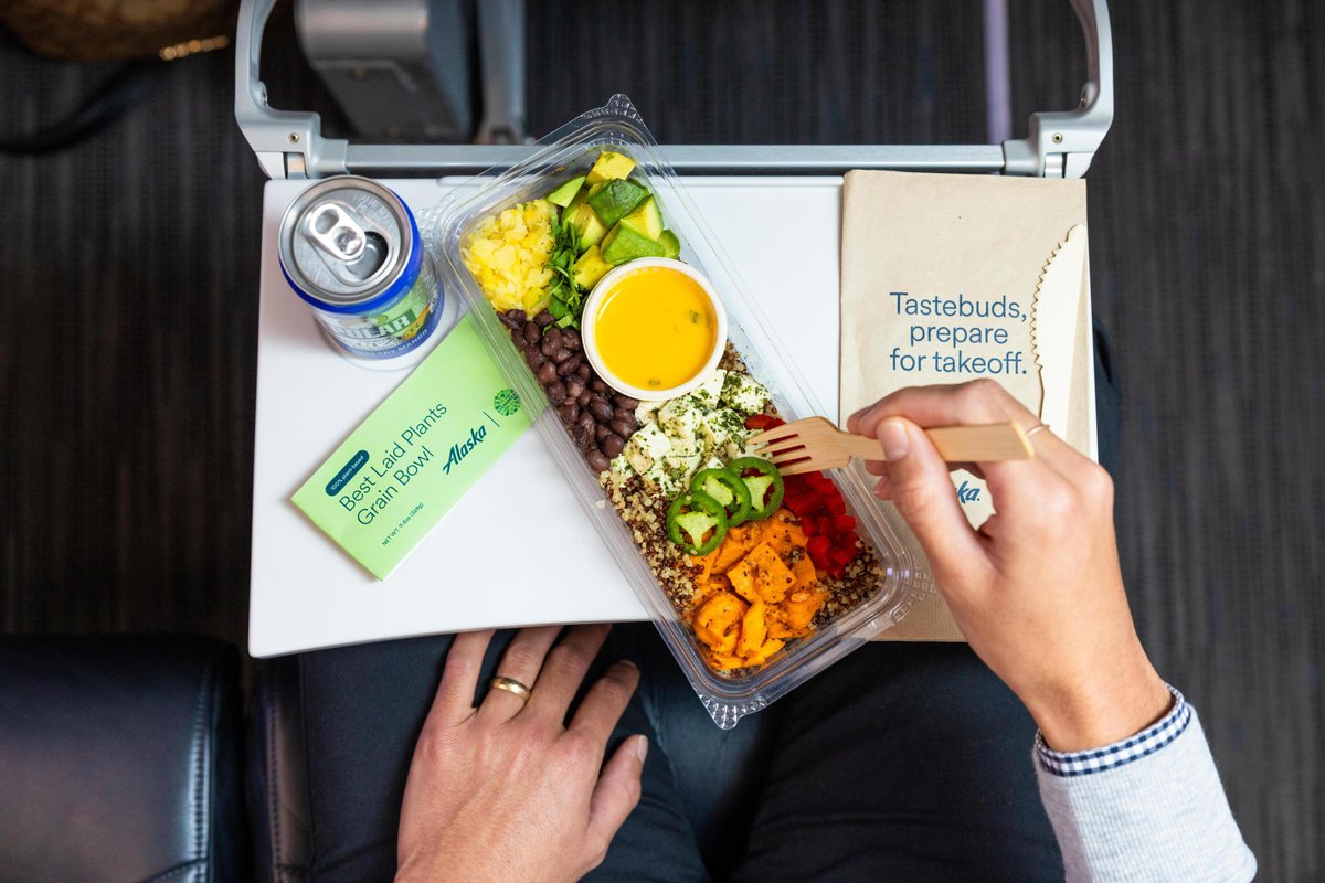 Plant-based perfection just landed. 🌱 Introducing The Best Laid Plants—our new inflight grain bowl made in partnership with Seattle-based Evergreens! Featuring Chimichurri Tofu, creamy avocado, quinoa, and a kick of Mango Habanero Dressing, this gluten-free, plant-based meal is