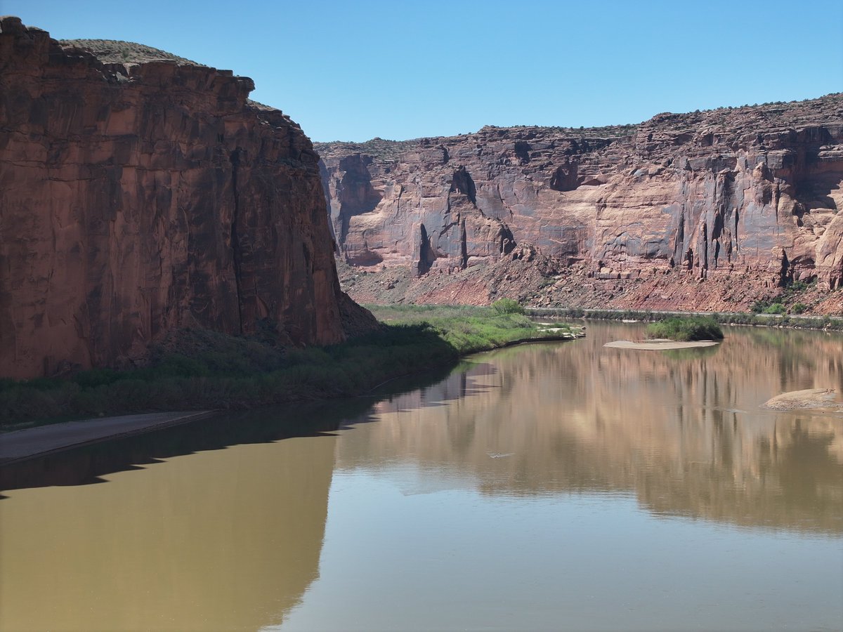 UTPortAuthority's tweet image. San Juan County’s future just got a boost. UIPA has adopted the Ancient Sky Project Area—bringing high-wage jobs, sustainable logistics, and infrastructure upgrades to Blanding, Monticello, and beyond. #AncientSky #UIPA #UtahEconomy