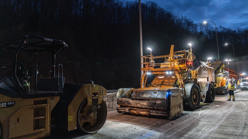 Our employee-owners are out at I-49 in Washington County, AR, resurfacing 42 miles between the Crawford County line and HWY 62.

Traffic is heavy 24/7, so we switched to the night shift to keep things movin’ and avoid daytime delays. 🌙

#NightPaving #ArkansasConstruction