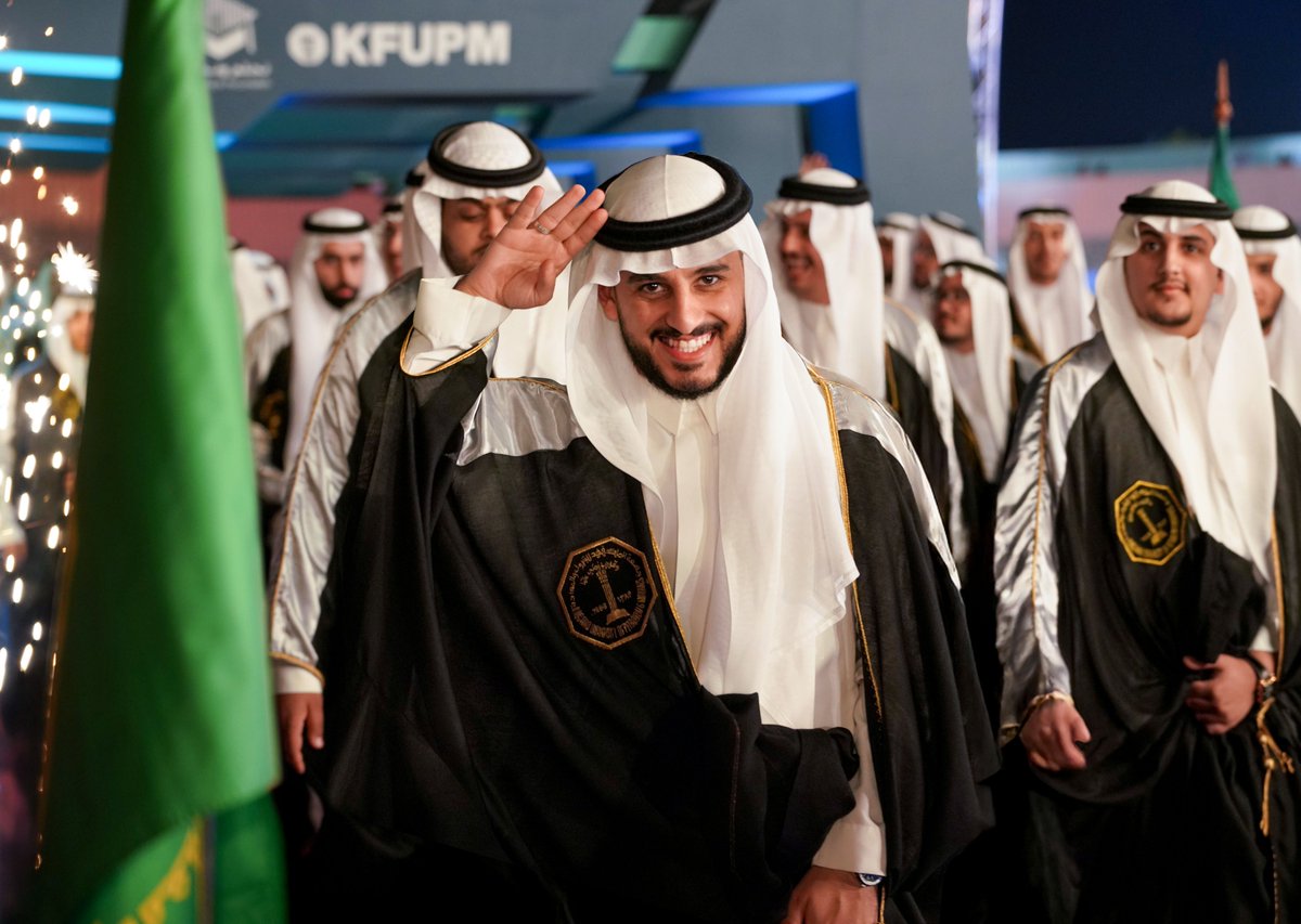 الحين رسميًا نقدر نبارك لمهندس البرمجيات اللي متخرج من اقوى واصعب جامعة بالعالم🎓🫡

معليش ما اقدر اكتب كلمات وداع لأني سيء بالوداع

#KFUPM