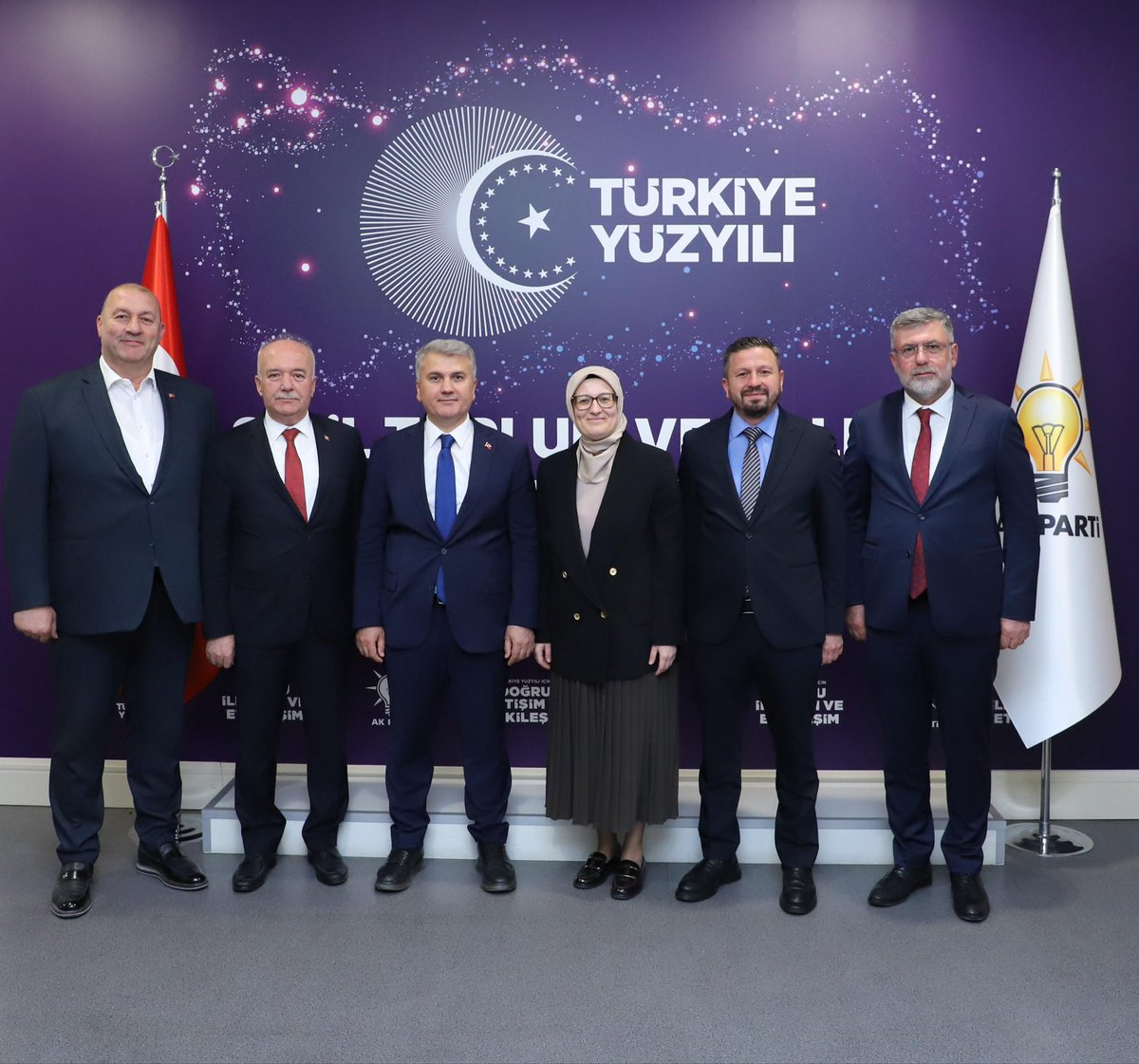 Ankara’da verimli temaslarda bulunduk.
Kepsut’umuza Organize Sanayi, Baraj ve Hastane gibi dev yatırımlar hızla sürüyor.
Sn. Cumhurbaşkanımızın liderliğinde durmadan, yorulmadan hizmete devam!
Destek veren vekillerimize şükranlarımı sunuyorum.
<a href="/RTErdogan/">Recep Tayyip Erdoğan</a> 
#Kepsut
