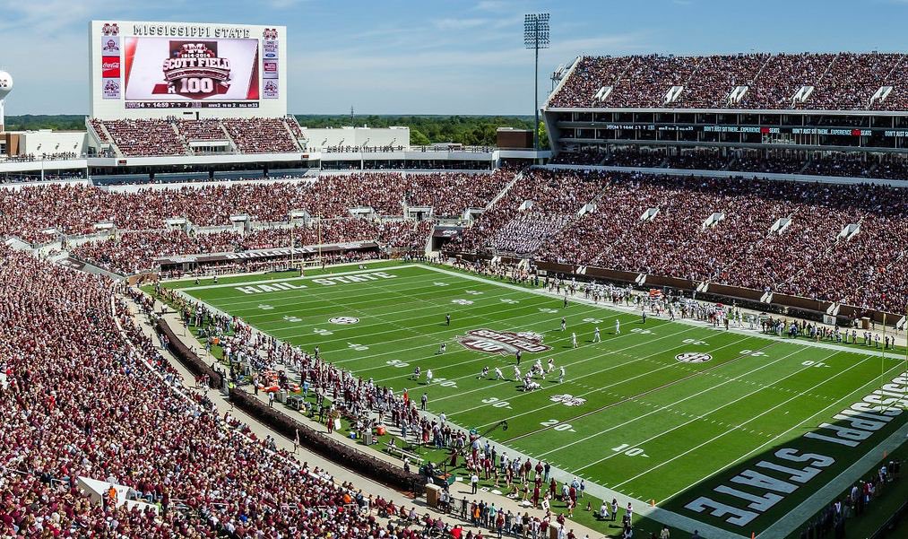 kolton_prox's tweet image. #AGTG After a great conversation with @CoachCliffOdom I am blessed to receive my 4th Division 1 offer from Mississippi state. Thank you for the opportunity. #HailState