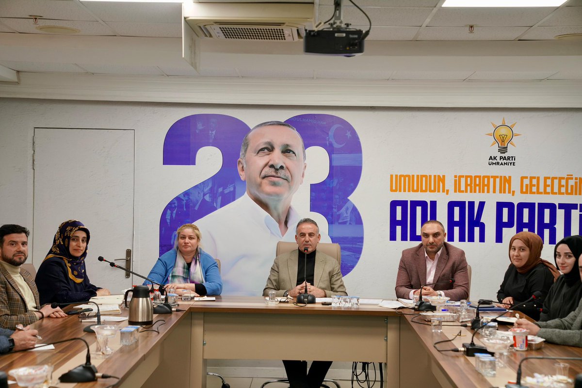 cetinkaya_salim's tweet photo. AK Partimizin hizmet yolunda, davasını gönlüne nakşeden, kıymetli Mahalle Başkanlarımız....☺

İl Koordinatörümüz @manolyademroren, İlçe Başkan Yardımcılarımız, Kadın Kolları Başkanımız @arifegumus25 ve Gençlik Kolları Başkanımız @samettesmer'ın katılımlarıyla Mahalle Başkanları Toplantımızı  gerçekleştirdik.

@abdullahozdemir