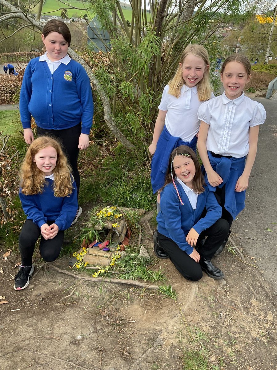 Clovenfords Primary School (@clovenfords_ps) on Twitter photo P5/6 have been outdoors creating art in the style of Andy Goldsworthy. They even had P1s keen to join in and lend a hand! #outdoorlearning <a href="/SBCEducation1/">SBC Education</a> P5/6 have been outdoors creating art in the style of Andy Goldsworthy. They even had P1s keen to join in and lend a hand! #outdoorlearning <a href="/SBCEducation1/">SBC Education</a>