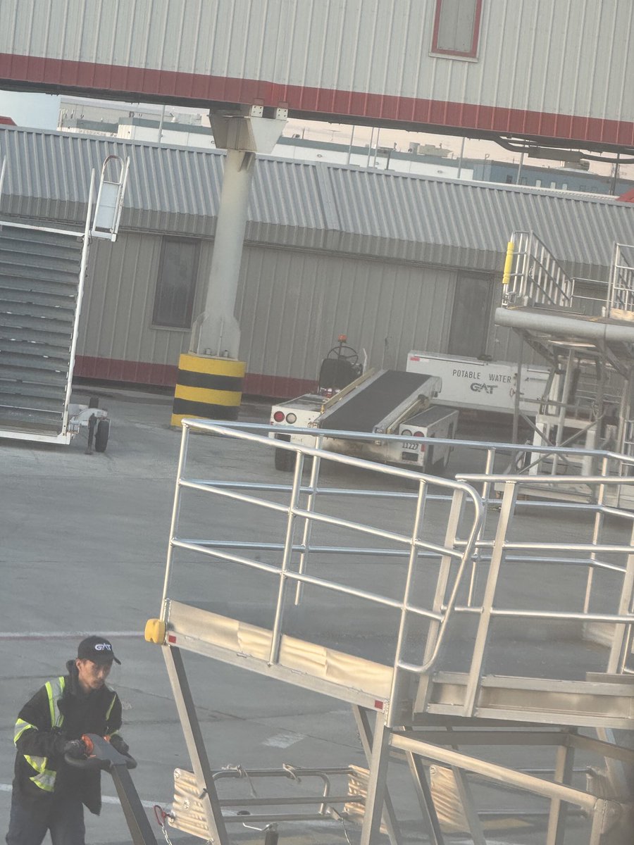 Winnipeg #YWG then on the right #YEG why is Flair making passengers in Edmonton use a gang plank to deplane? ⁦<a href="/flairairlines/">flair airlines</a>⁩ Nuts?!
