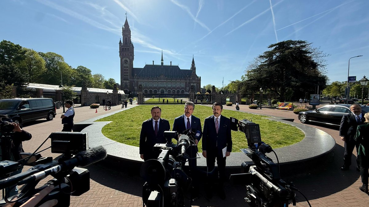 Filistin davası, yaklaşık bir asırdır her türlü zulme, barbarlığa ve katliama maruz kalmış bir halkın haysiyet davasıdır.

Birleşmiş Milletler Genel Kurulu’nun talebi doğrultusunda Uluslararası Adalet Divanı’nda yaptığımız sözlü beyana ilişkin basın açıklaması gerçekleştirdik.