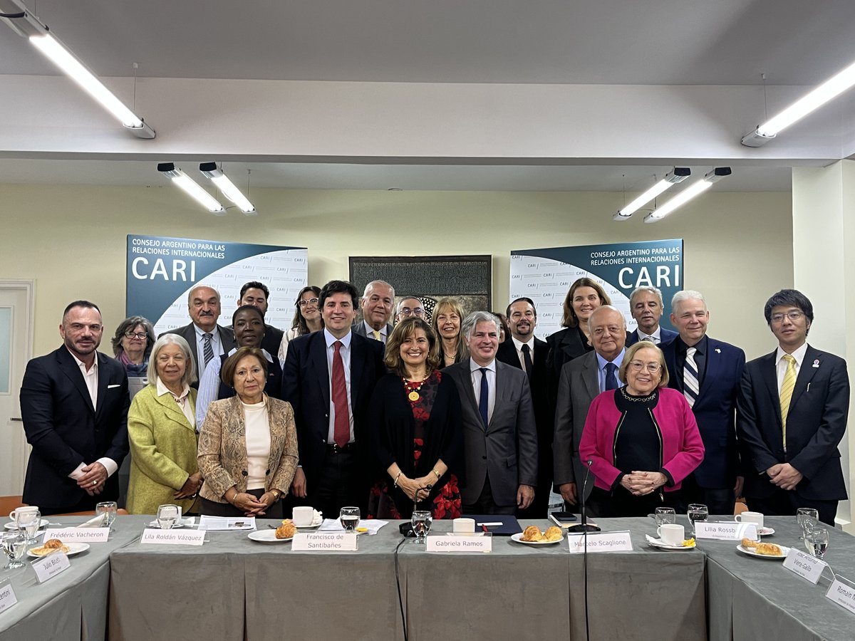 El CARI recibió a Gabriela Ramos, candidata por México para ser la próxima Directora General de la UNESCO, en un desayuno de trabajo en el que presentó su propuesta y su visión estratégica para el futuro del organismo. El encuentro contó con la participación de embajadores de