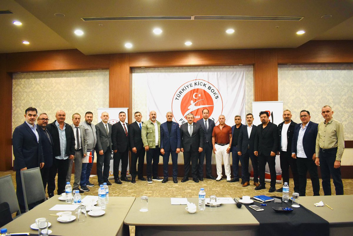 TOPRAK3458's tweet photo. Türkiye Kıckboks federasyonu istişare toplantısı Ankara da kıymetli başkanımız Salim kayıcı yönetiminde gerçekleşmiştir… @salimkayici https://t.co/rAbVasUf4n