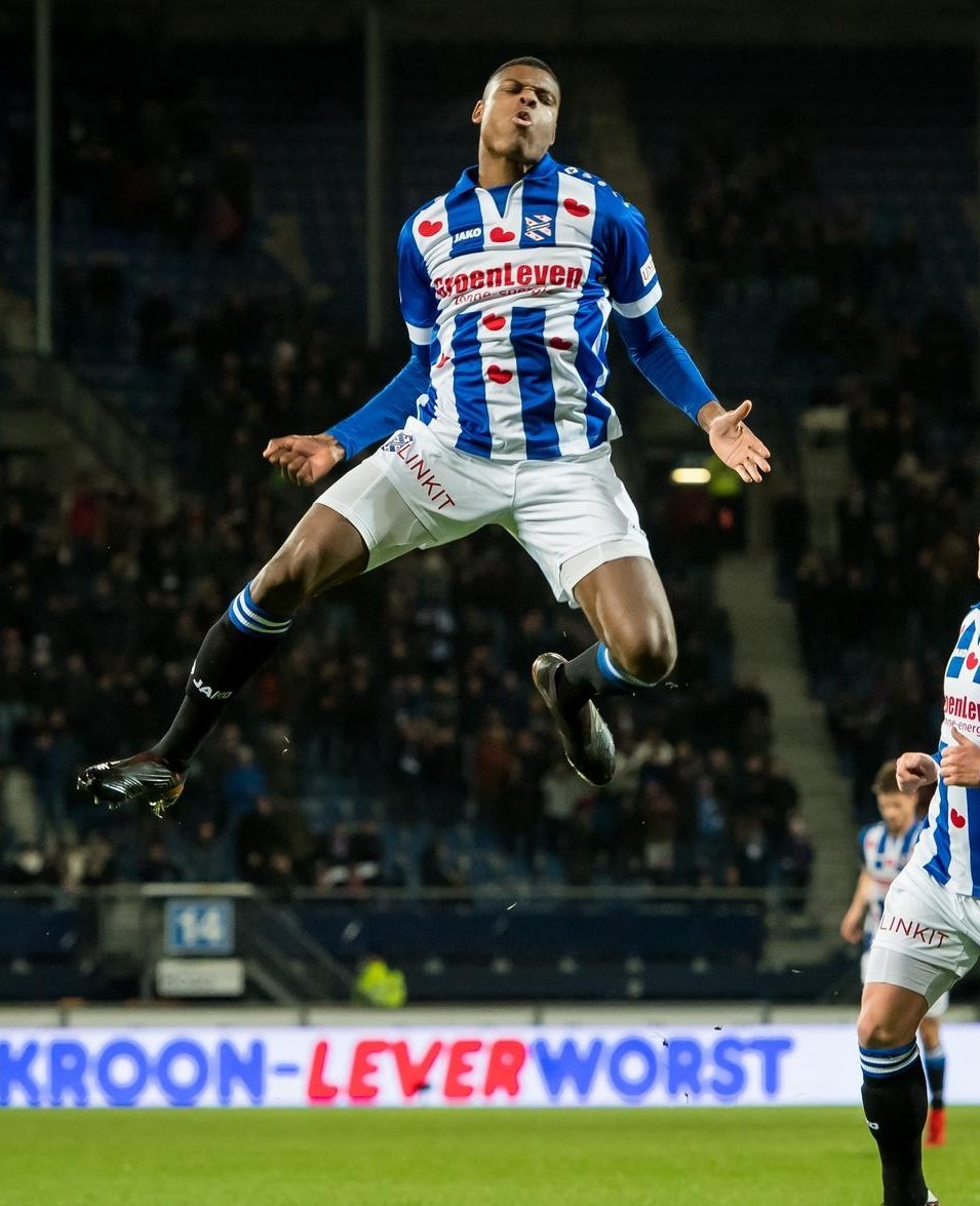 Denzel Dumfries appreciation tweet. #BARINT #scheerenveen