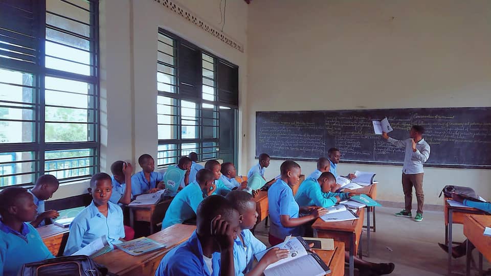 Yesi_Rwanda's tweet photo. Today at #GSGaseke, @GicumbiDistrict , our Junior Peer Educators led a vibrant academic support session using the "You Are Gold Supplement", focusing on learning styles and group mentoring. Great turnout and engagement! 📘 #PeerEducationProgram #YouthEmpowerment #EducationMatters https://t.co/WrZOWgnNiJ