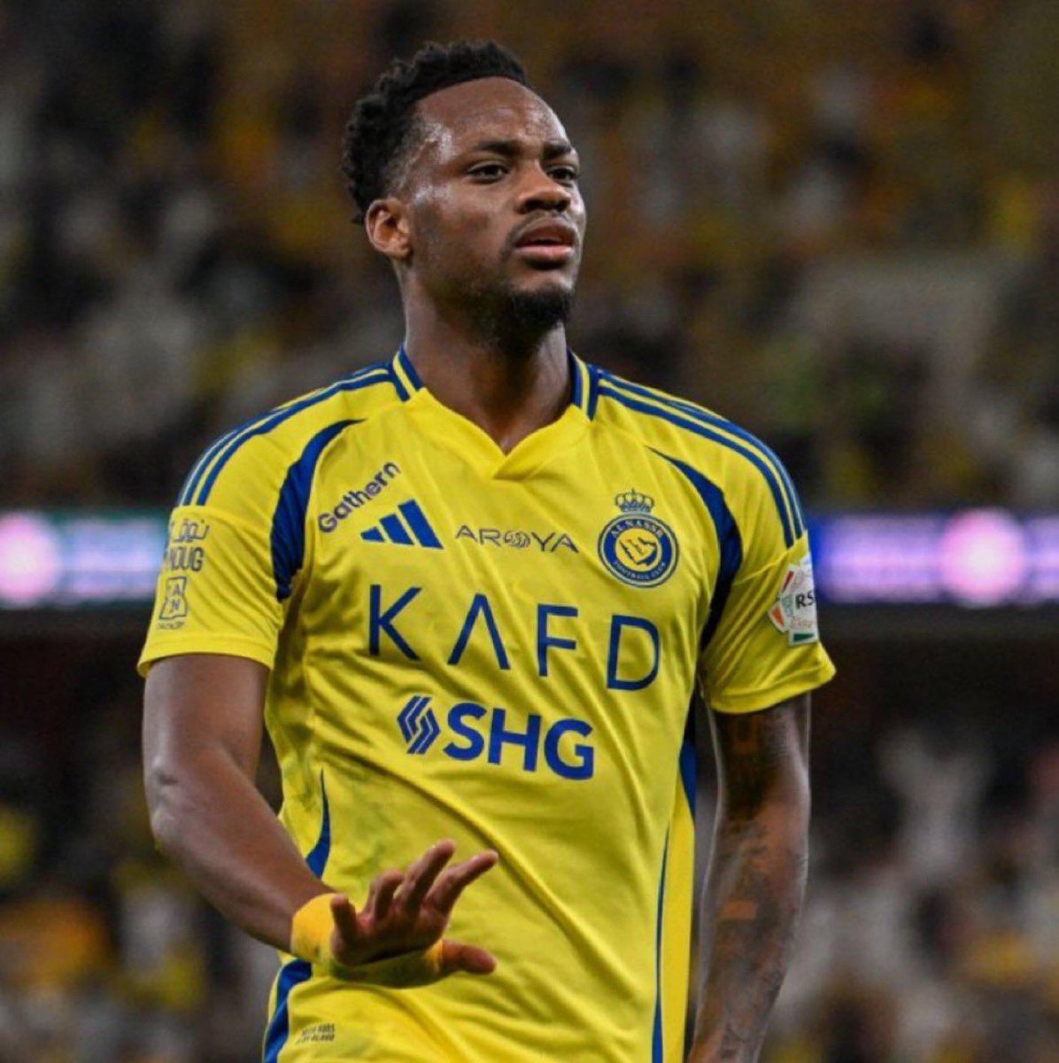 لاعب مميز وهداف خطير حصل عنده دروب في المستوى وهذا طبيعي لأي لاعب وصدقوني (( بينفجر )) قدام الاتحاد 💛💙