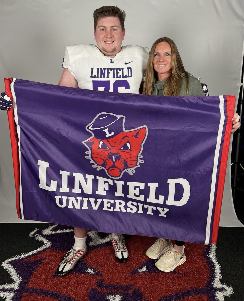 Blake76Holman's tweet photo. Thank you @CoachMalot for having me out to McMinnville on a visit!
@LyndenLionsFB @BlakeVandalen @LinfieldFB https://t.co/XzGvqRHtTF