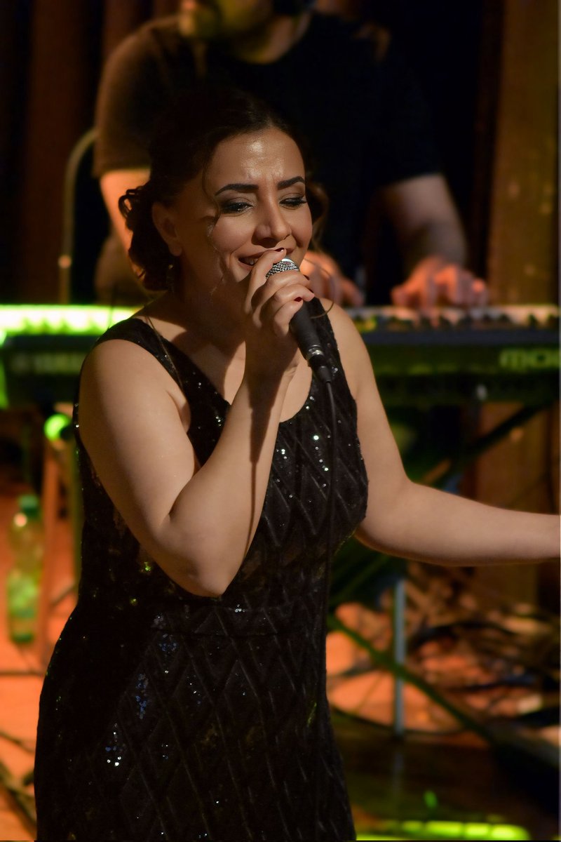 Tu çiqas delal  bû Stuttgart!  Spas ji bo dostên dilsoz kû li Stuttgart'ê em tenê nehiştin. Ez heyrana dilên we yî germ. ❤️🥰

Ne kadar güzeldin Stuttgart! Stuttgart'ta bizi yanlız bırakmayan candan dostlara teşekkürler. Yüreğinizin sıcaklığına hayranım. ❤️🥰