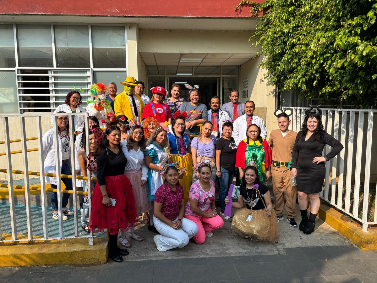 🟢👧🏻🧒🏻#IMSSVeracruzSur en el marco del Día de la Niña y del Niño,en la Unidad de Medicina Familar No. 3, personal Médico y Administrativo se caracterizó de personajes de caricaturas y películas infantiles 👧🏻🧒🏻🟢